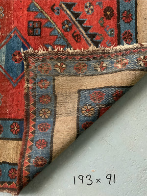 Sarab type Hamadan Kurdish village antique rug (193 x 91cm)