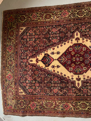 Feraghan antique rug (180 x 120cm)