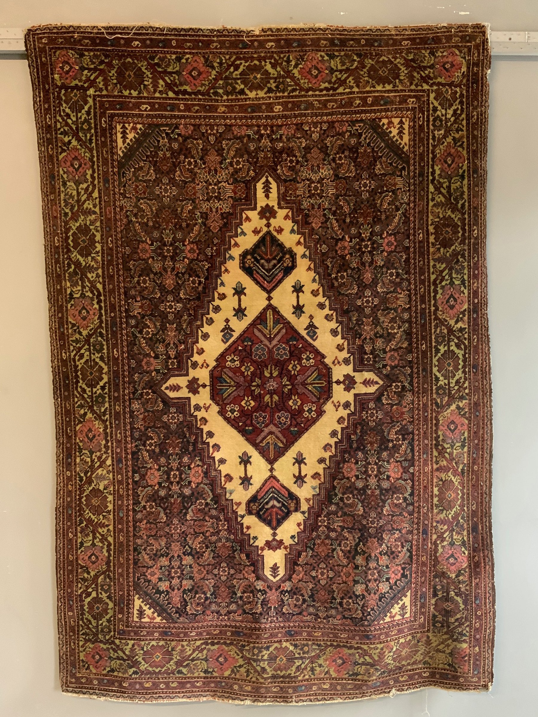 Fereghan antique rug (180 x 120cm)