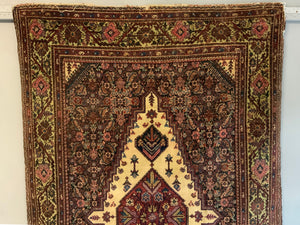 Feraghan antique rug (180 x 120cm)