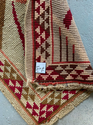 British small readicut Art Deco rug (132 x 74cm)