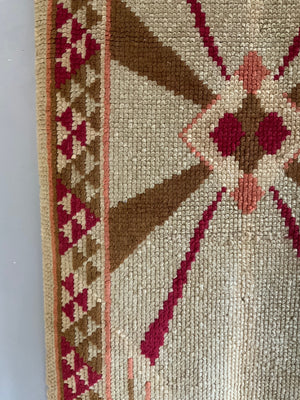 British small readicut Art Deco rug (132 x 74cm)