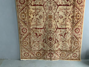 Zeigler design pale coloured modern rug (188 x 136cm)