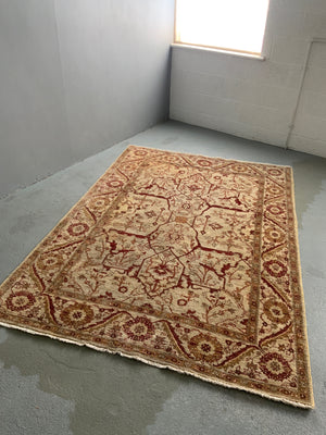 Zeigler design pale coloured modern rug (188 x 136cm)
