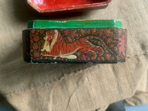 Kashmir antique papier-mâché container (13 x 8 x 8cm)