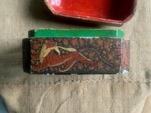 Kashmir antique papier-mâché container (13 x 8 x 8cm)
