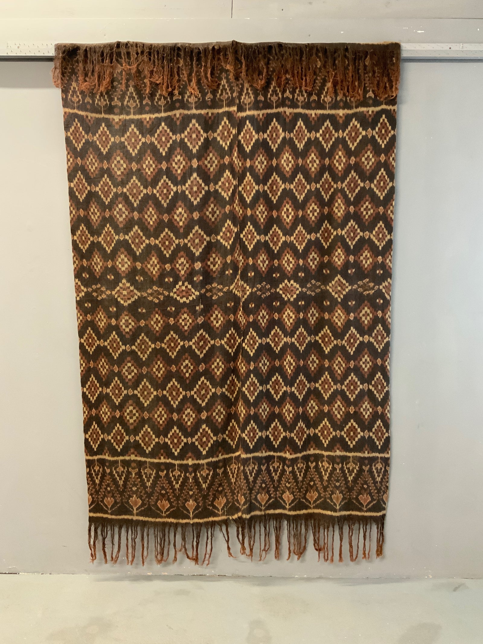 Indonesian Flores Island ikat (208 x 141cm)