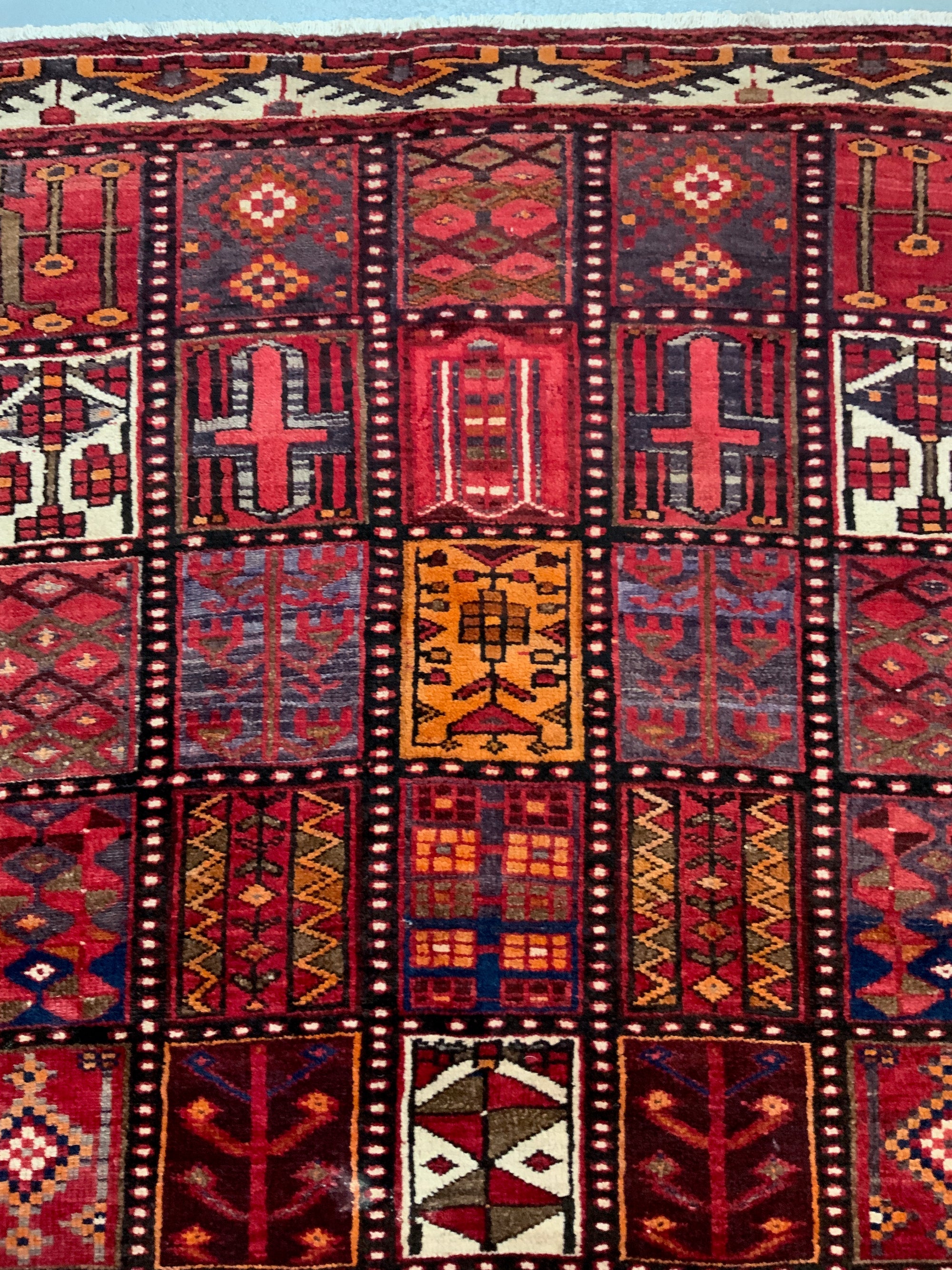 Bactiar modern carpet (328 x 174cm)