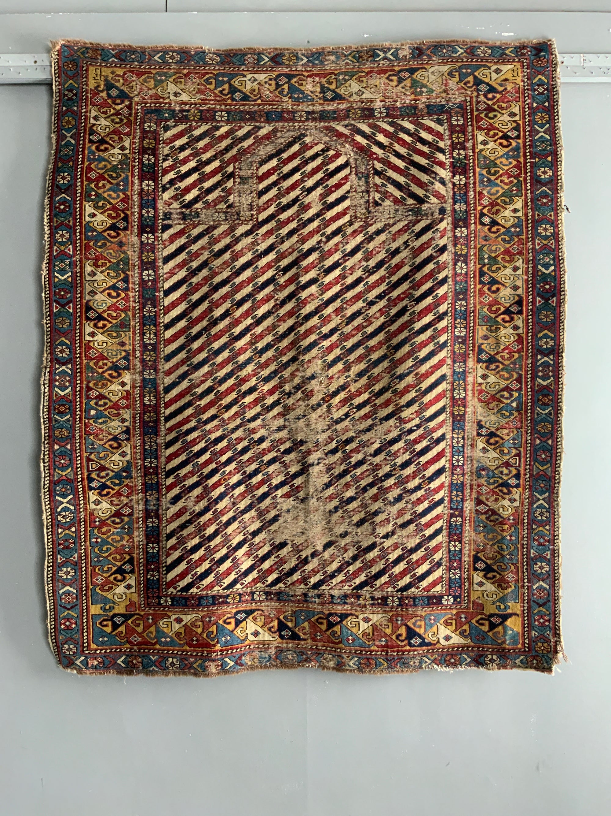 Caucasian Shirvan antique prayer rug (141 x 117cm)