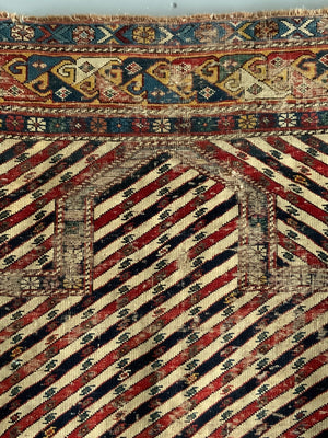 Caucasian Shirvan antique prayer rug (141 x 117cm)