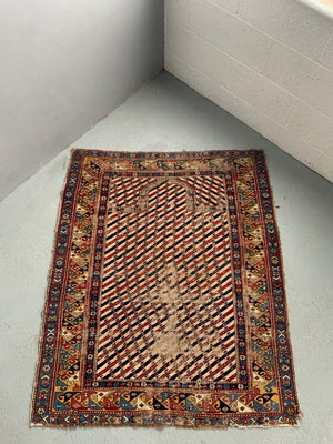 Caucasian Shirvan antique prayer rug (141 x 117cm)