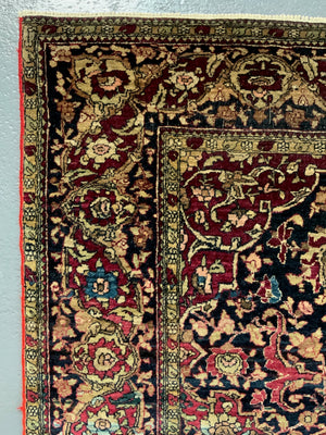 Isphahan antique rug (194 x 139cm)
