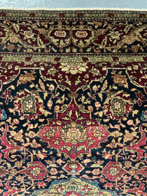 Isphahan antique rug (194 x 139cm)