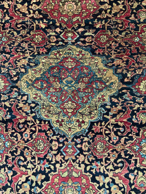 Isphahan antique rug (194 x 139cm)