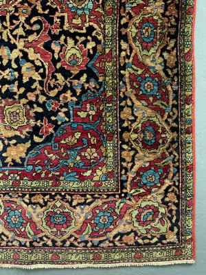 Isphahan antique rug (194 x 139cm)