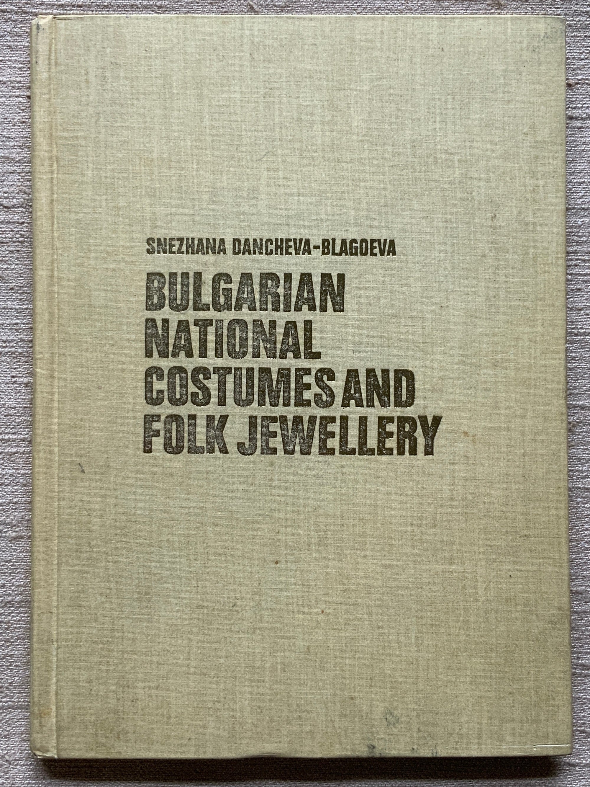 Veleva, Maria. : Bulgarian National Costumes and Folk Jewellery