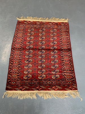 Tekke antique rug (162 x 123cm)
