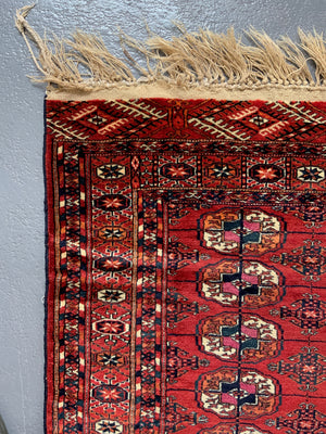 Tekke antique rug (162 x 123cm)