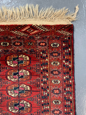 Tekke antique rug (162 x 123cm)