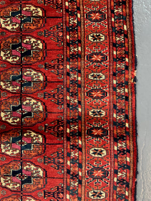Tekke antique rug (162 x 123cm)