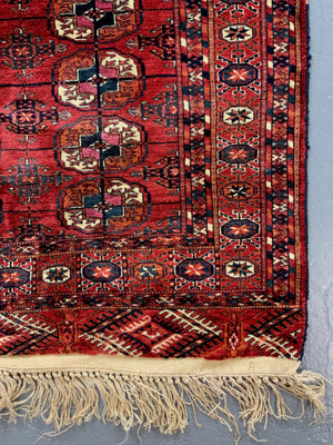Tekke antique rug (162 x 123cm)