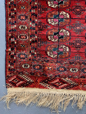 Tekke antique rug (162 x 123cm)