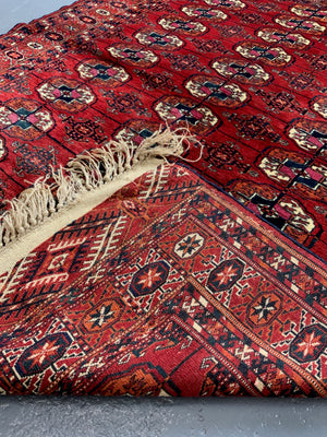 Tekke antique rug (162 x 123cm)