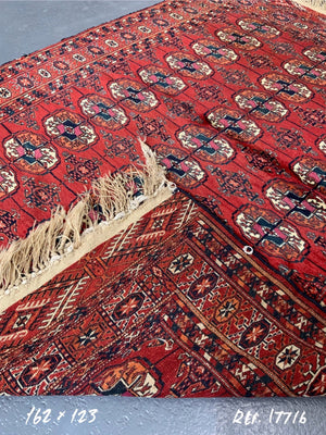 Tekke antique rug (162 x 123cm)