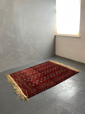 Tekke antique rug (162 x 123cm)