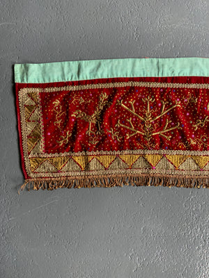 Indian sequined embroidery (177 x 35cm)