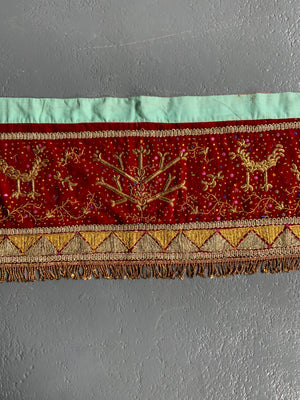 Indian sequined embroidery (177 x 35cm)