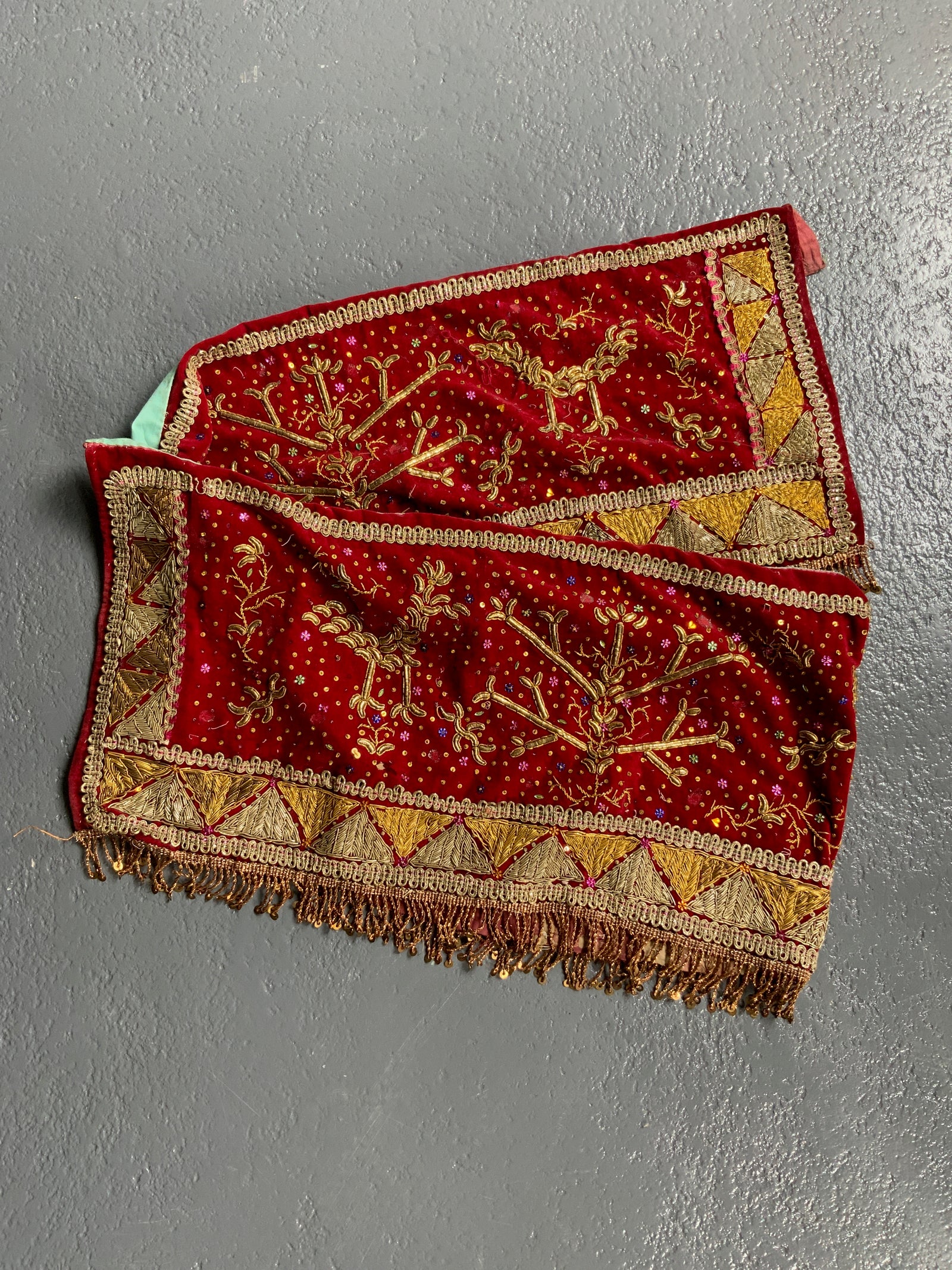 Indian sequined embroidery (177 x 35cm)