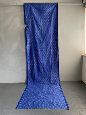Length of blue silk (342 x 98cm)