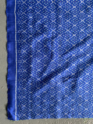 Length of blue silk (342 x 98cm)