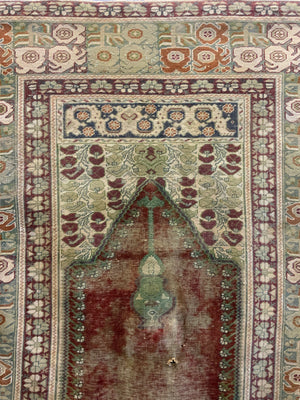 Turkish Ghiordes antique rug (160 x 115cm)