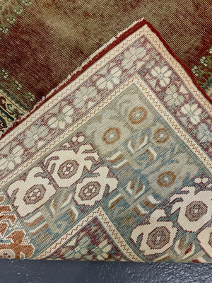 Turkish Ghiordes antique rug (160 x 115cm)