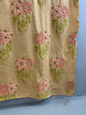 Tudor rose silk brocade (230 x 123cm)