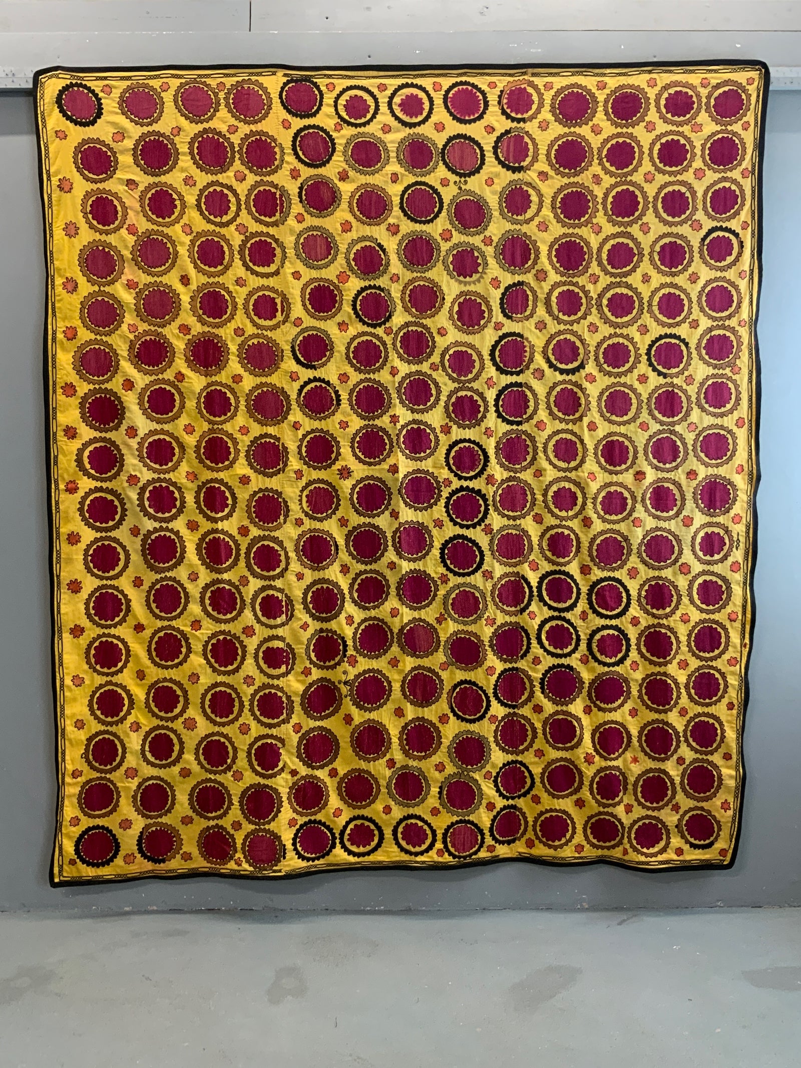 Taşkent vintage large Suzani (224 x 198cm)