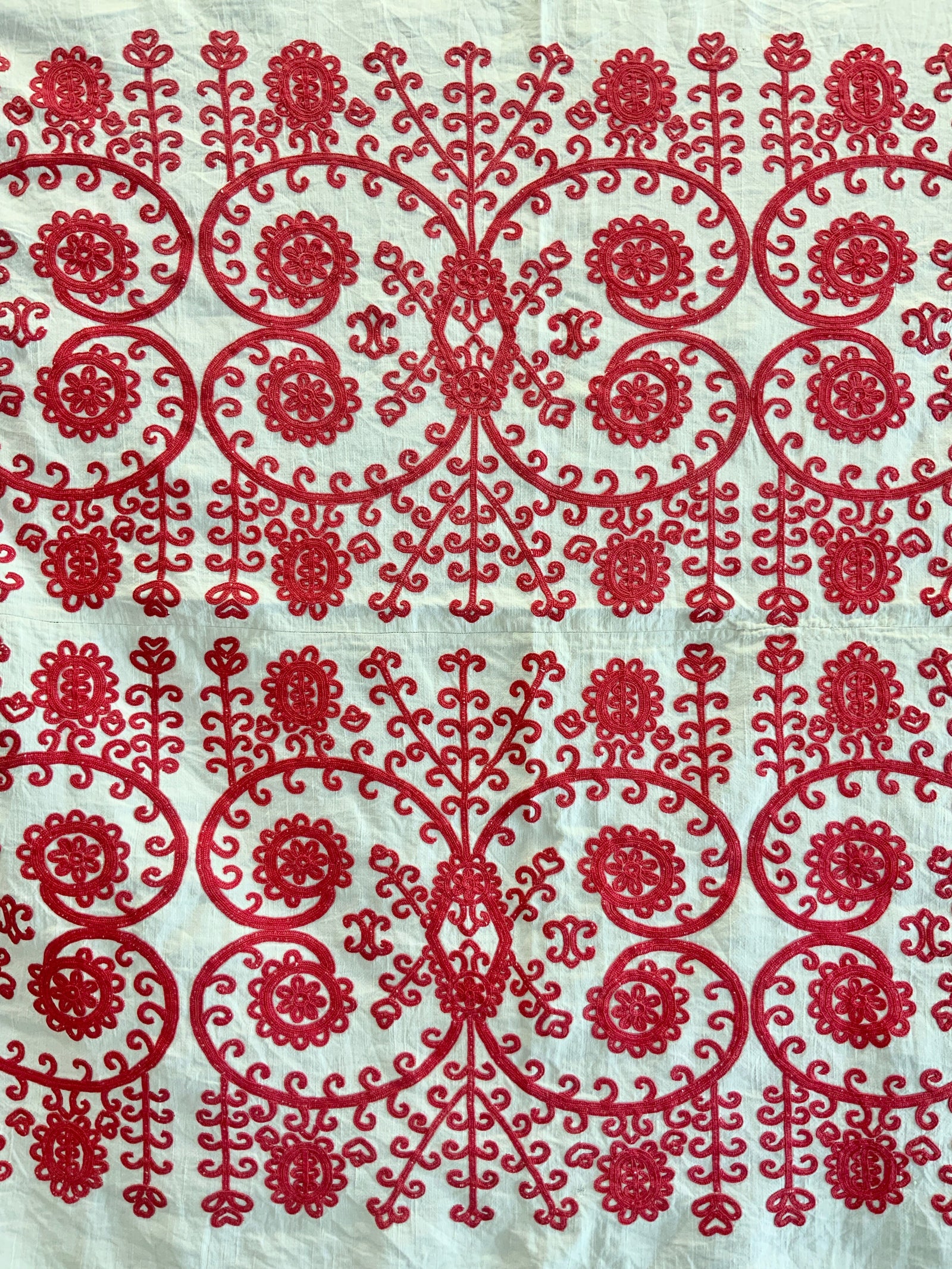 Traditional Hungarian embroidery (97 x 129cm)