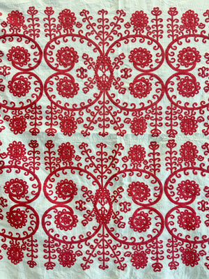 Traditional Hungarian embroidery (97 x 129cm)