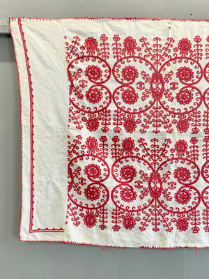 Traditional Hungarian embroidery (97 x 129cm)