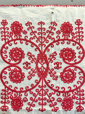 Traditional Hungarian embroidery (97 x 129cm)