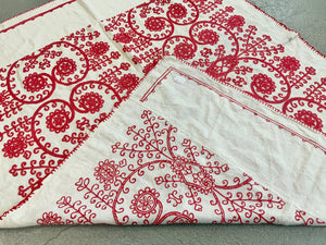Traditional Hungarian embroidery (97 x 129cm)