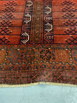 Turkmen antique Ersari Ensi rug (194 x 152cm)