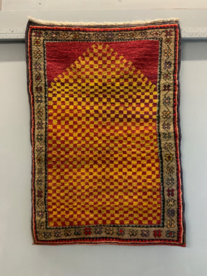 Turkish vintage chequer prayer rug (113 x 80cm)