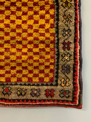 Turkish vintage chequer prayer rug (113 x 80cm)