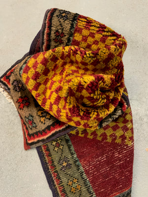 Turkish vintage chequer prayer rug (113 x 80cm)