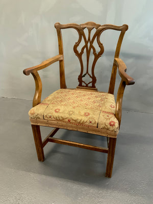 Geo III antique Chipendale chair with period needlework (90 x 63 x 46cm)