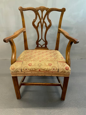 Geo III antique Chipendale chair with period needlework (90 x 63 x 46cm)