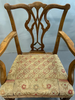 Geo III antique Chipendale chair with period needlework (90 x 63 x 46cm)